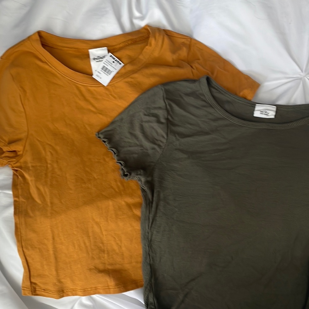 tillys baby tee in orange/yellow and dark green
